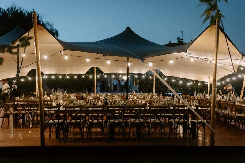 Tente 157m2 - Une atmosphère incroyable régnait lors du mariage de Johanna & Kevin à Grenoble.