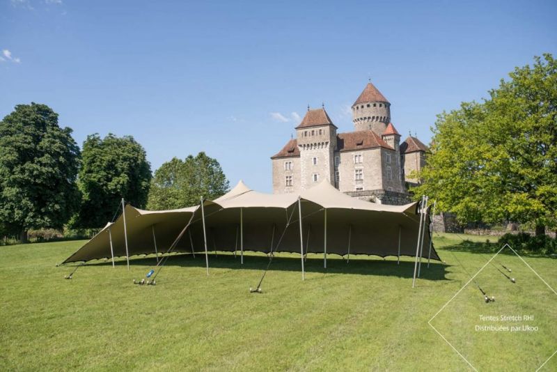 Abaisser un Côté de la Tente Nomade : Impact sur les Espaces Disponibles ?