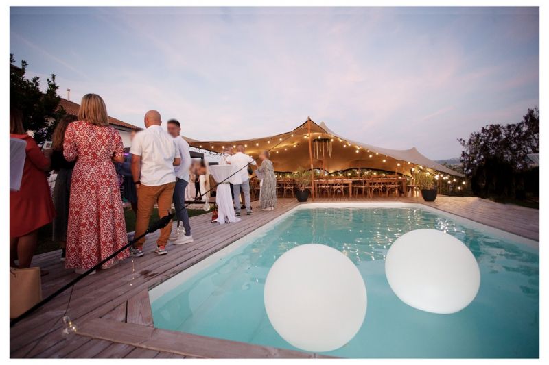 Une belle location de tente nomade pour un mariage intime, dans la Drôme.