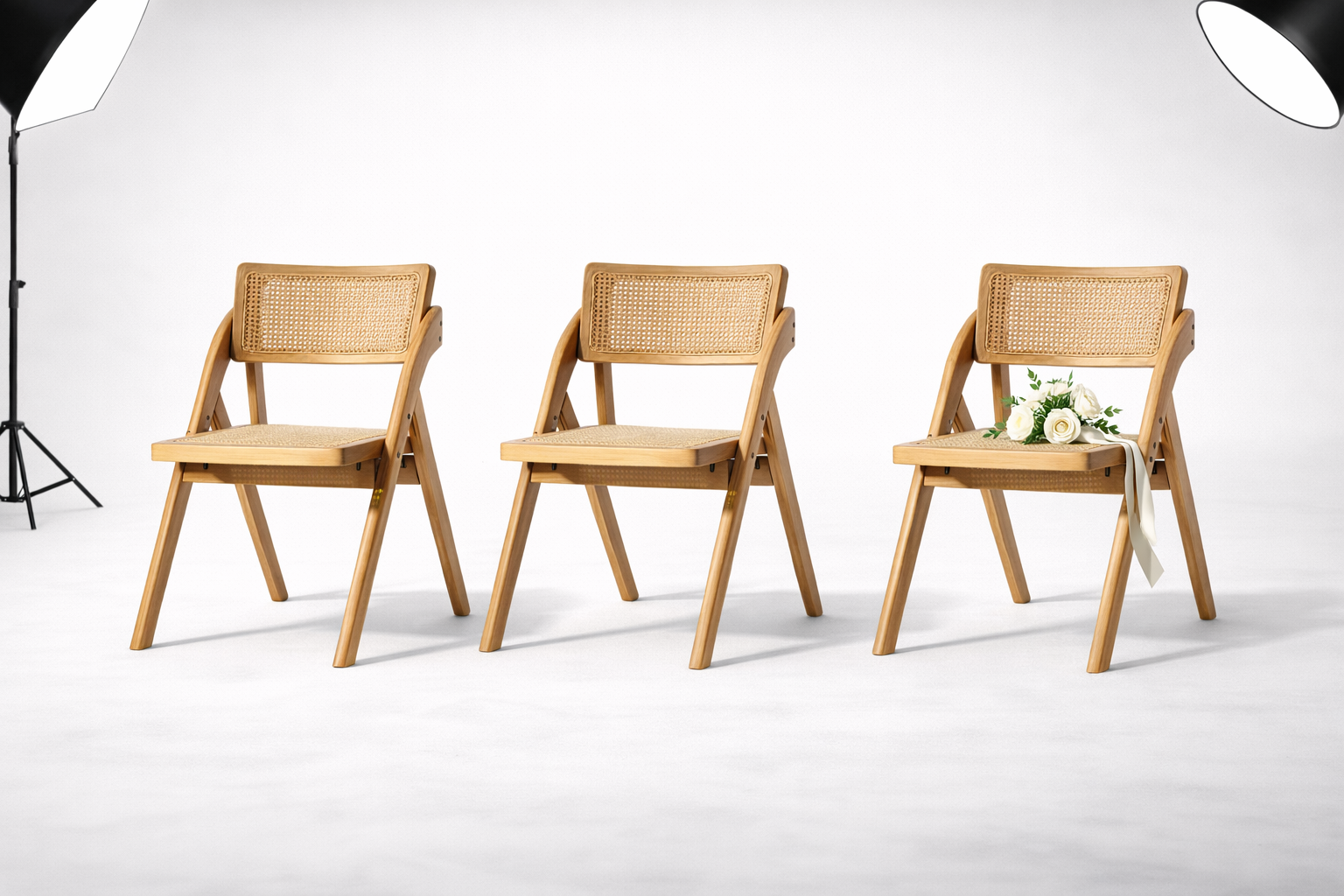 Chaise Calya sur fond blanc.