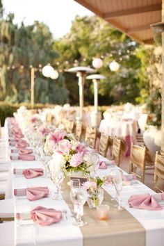 Table rectangulaire mariage décorée